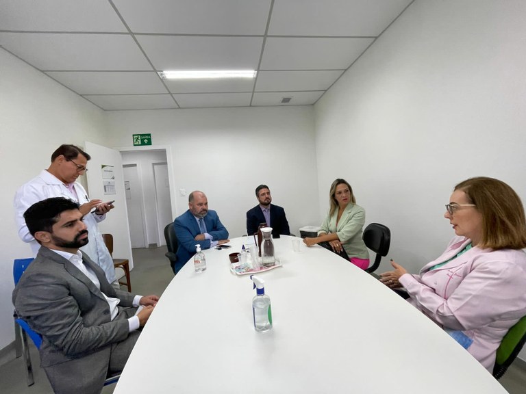 Vereadores visitam hospitais de Aracaju e cobram soluções