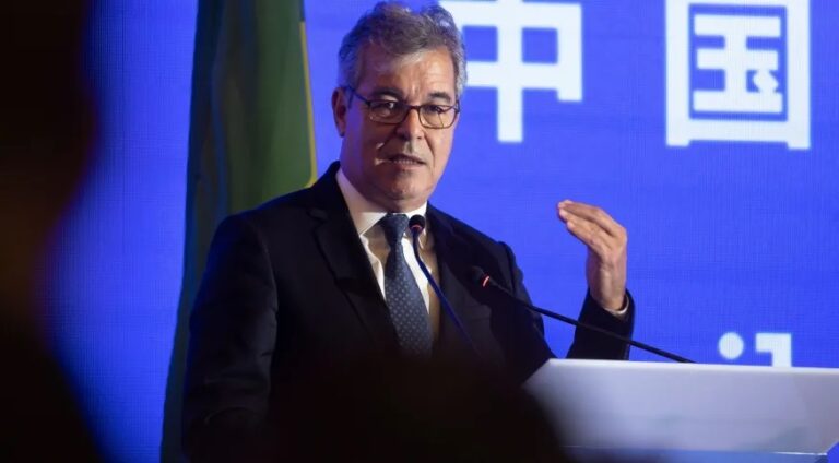 Justiça suspende decisão que afastou Jorge Viana da presidência da Apex