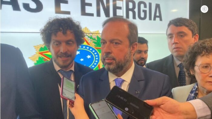 Petrobras já poderia reduzir preço “predatório” do gás, diz Silveira