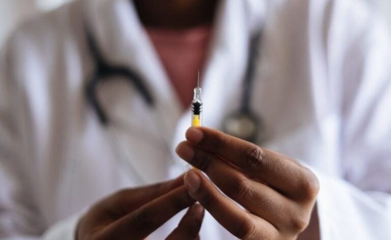 Vacina da chikungunya é segura em 99% dos casos, diz “Lancet”