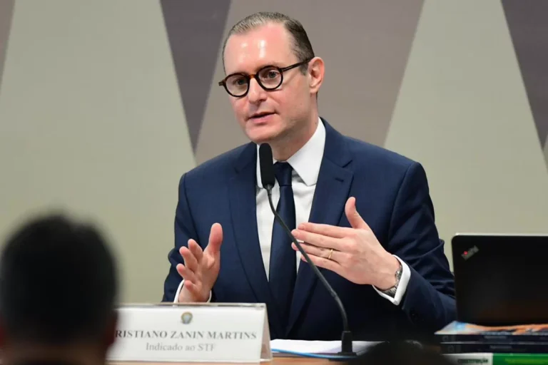 Zanin toma posse no STF nesta quinta-feira