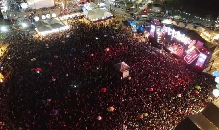 Encontro de gerações marca shows da noite de São João no Arraiá do Povo