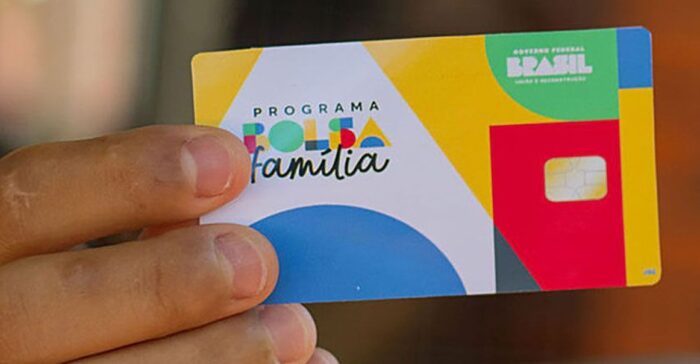Bolsa Família paga valor extra e benefício é o maior da história