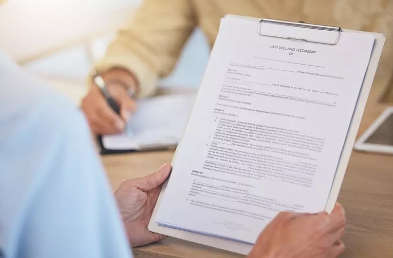Como fazer um currículo e se destacar na entrevista de emprego