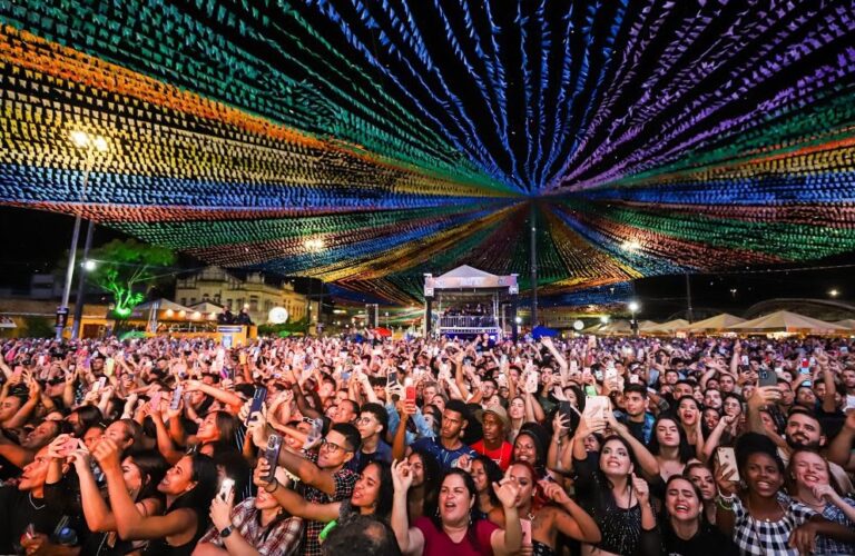 Calcinha Preta e Solange Almeida se apresentam hoje no Forró Caju