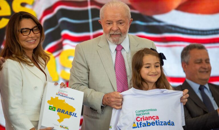 Lula diz que ‘Estado falhou miseravelmente na alfabetização de crianças’