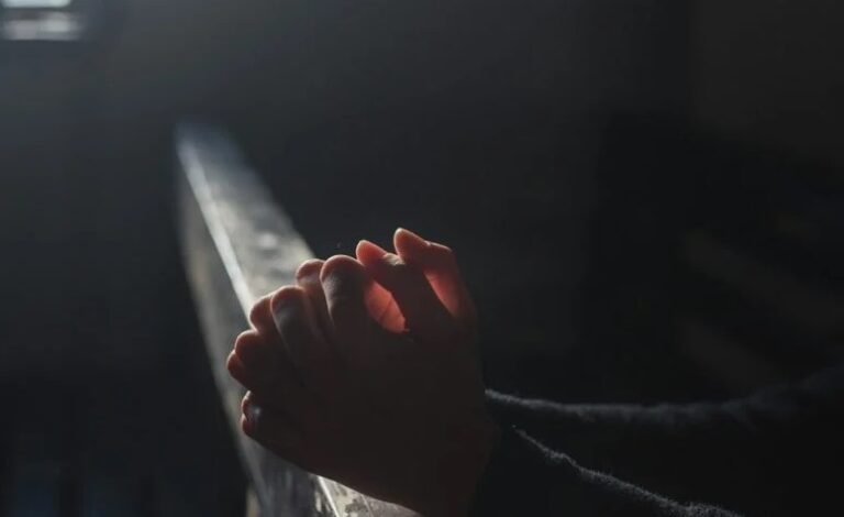 Senado acaba com vínculo empregatício entre igrejas e religiosos
