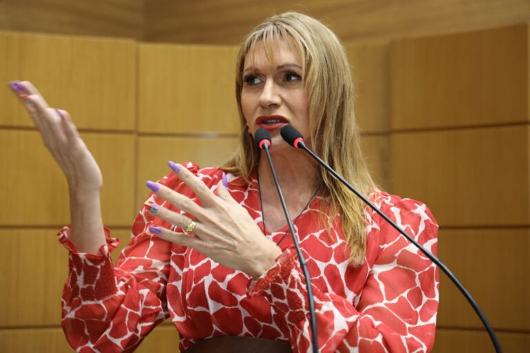 Linda Brasil denuncia atraso de salários de funcionárias/os terceirizadas