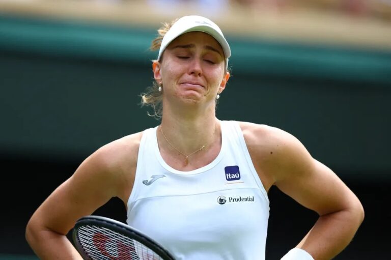Bia Haddad sente dores, chora e abandona Wimbledon
