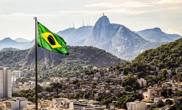 Agência Fitch eleva nota de crédito do Brasil a ‘BB’ com perspectiva estáve