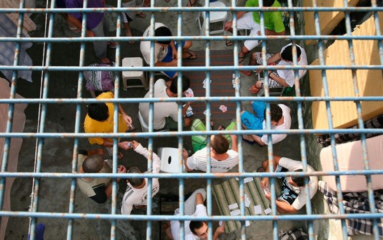 População carcerária do Brasil permanece entre as maiores do mundo