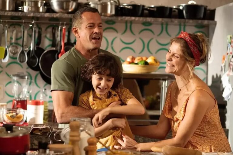 Os 5 melhores filmes e séries para maratonar no final de semana