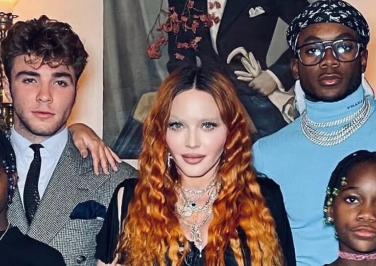 Filhos querem fazer intervenção com Madonna por ela agir ‘como se tivesse 20 anos’