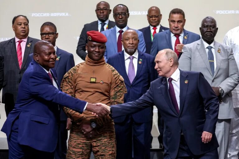 Putin diz a líderes africanos que Moscou está estudando plano de paz para a Ucrânia