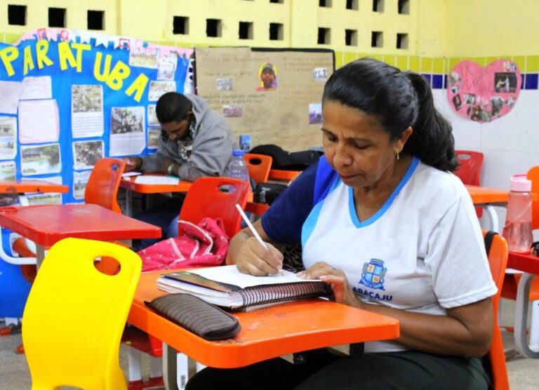 Matrículas para Educação de Jovens e Adultos começam na próxima segunda