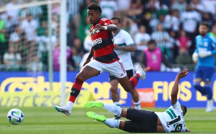 Campeonato Brasileiro: Flamengo vence o Coritiba com golaço de Gerson