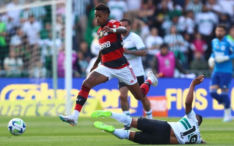 Campeonato Brasileiro: Flamengo vence o Coritiba com golaço de Gerson