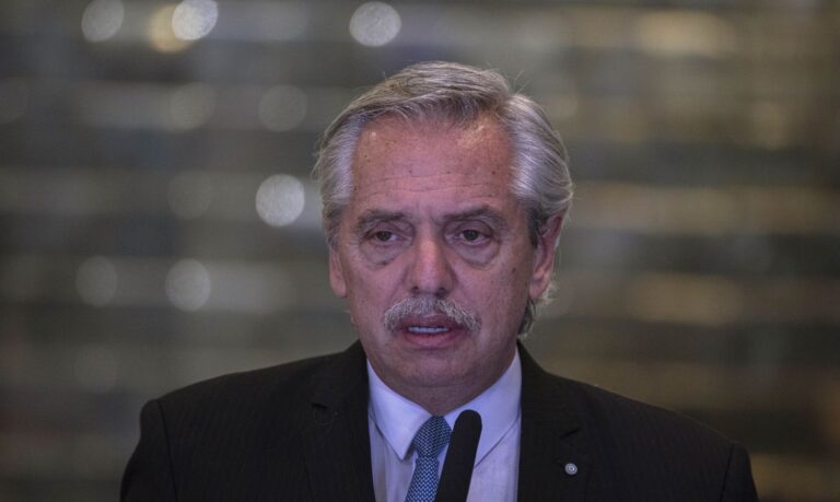 Fernández: “Novo cenário” se abre para Argentina com convite do Brics