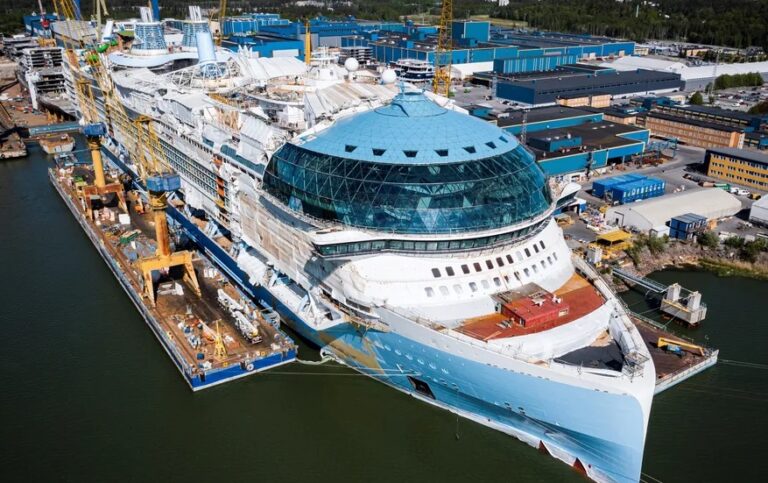 Cinco vezes maior que o Titanic, navio de cruzeiro recebe últimos retoques