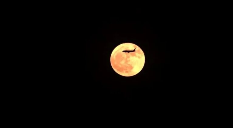 Superlua Azul brilha no céu nesta quarta; saiba melhor horário para ver