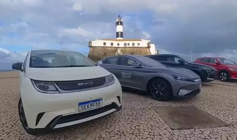 BYD lança pedra fundamental da planta brasileira na Bahia