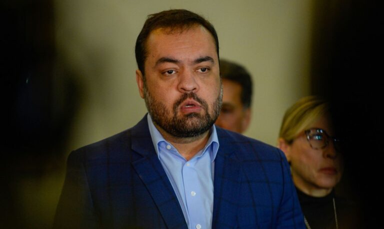 Governador do Rio descarta motivação política na morte de médicos
