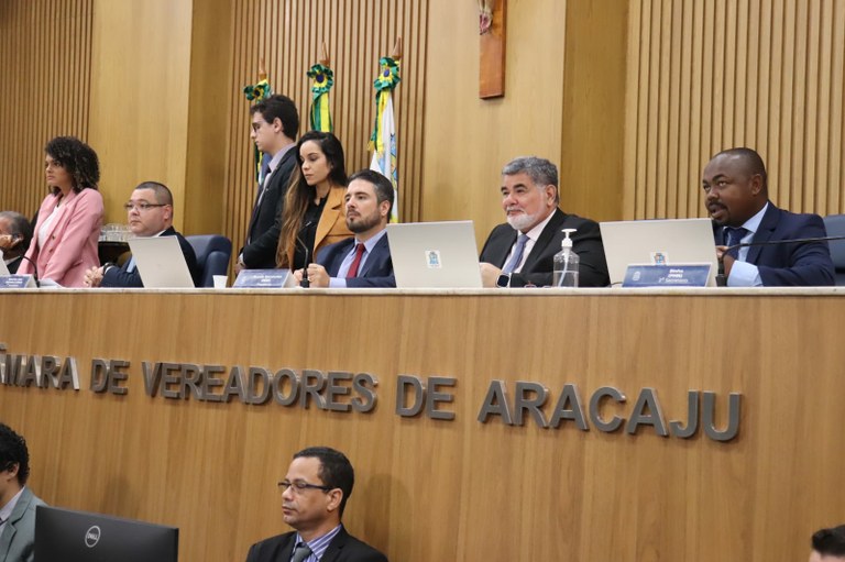 Vereadores derrubam vetos do prefeito Edvaldo Nogueira à LDO