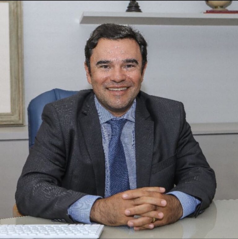 Lula nomeia advogado Cristiano Cabral para juiz do TRE-SE