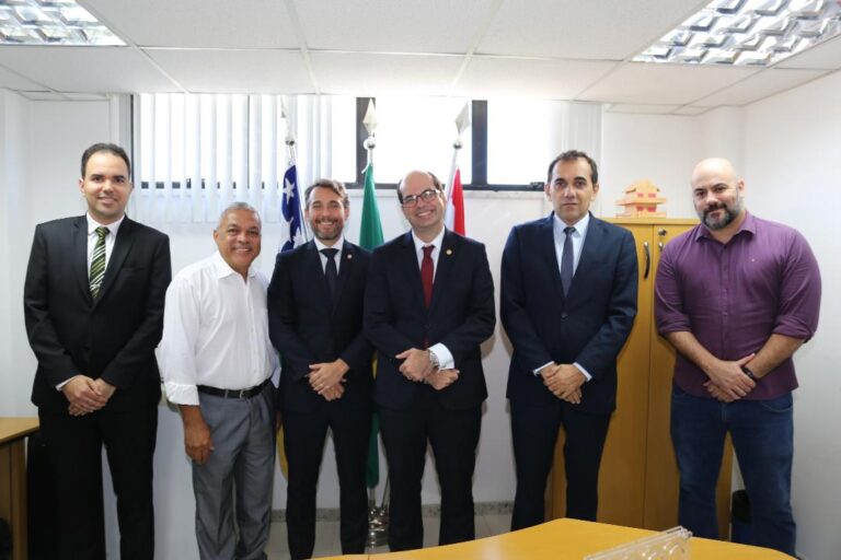 Ministro do TST realiza visita institucional à sede do MPT em Sergipe