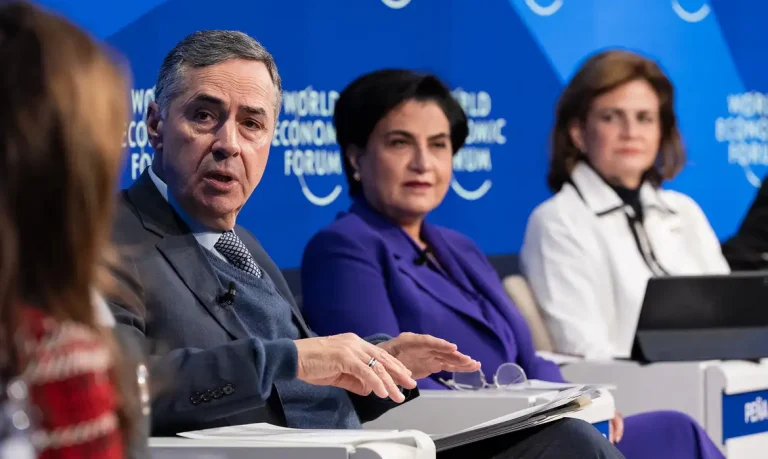 No Fórum Econômico Mundial, presidente do STF defende debate sobre drogas e soberania da Amazônia