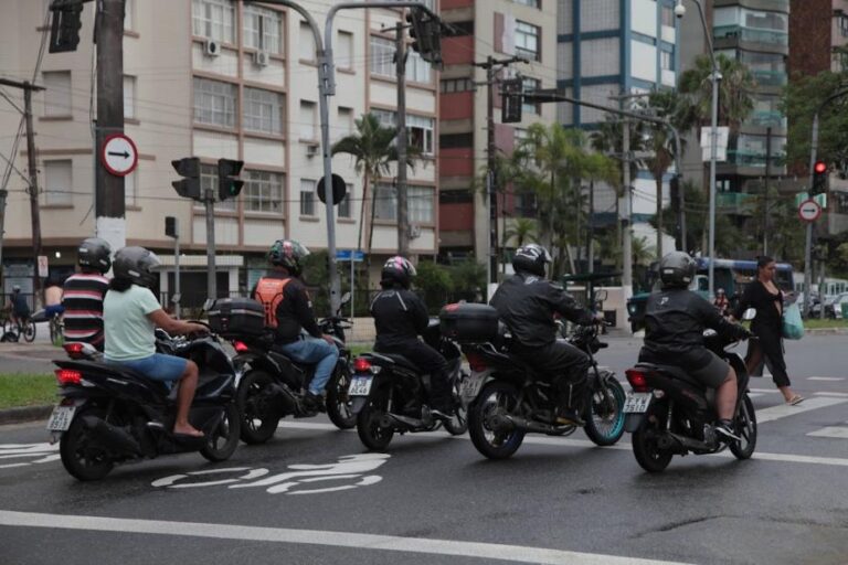 Uma em cada três cidades brasileiras possui mais motos que carros, aponta levantamento