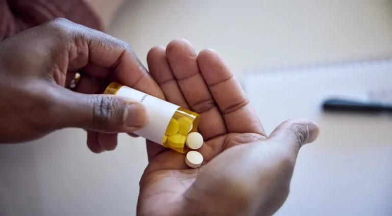 Anvisa aprova terapia-alvo oral para tumores com mutação genética