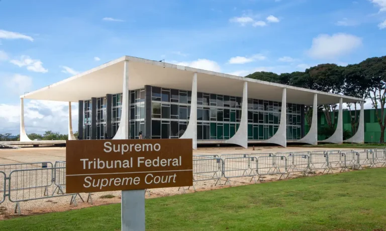É preciso apresentar motivo para demitir funcionário público, decide STF