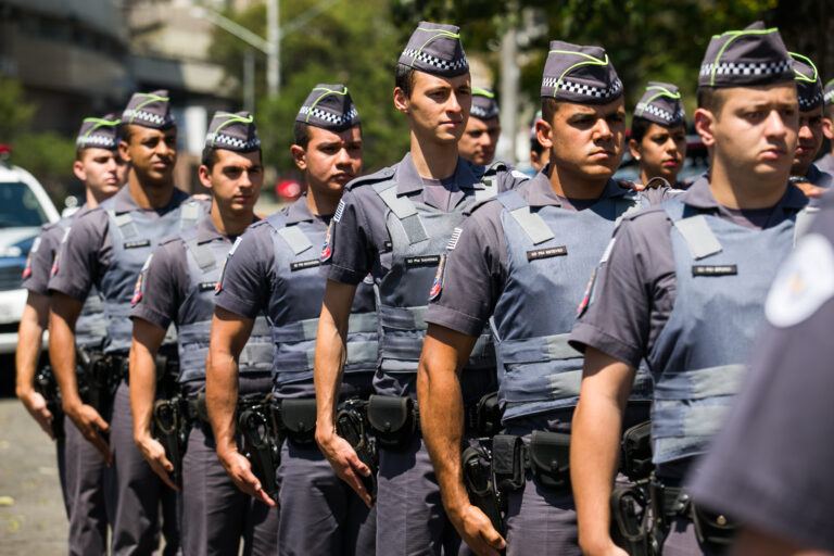Brasil perde mais de 30 mil policiais militares em uma década