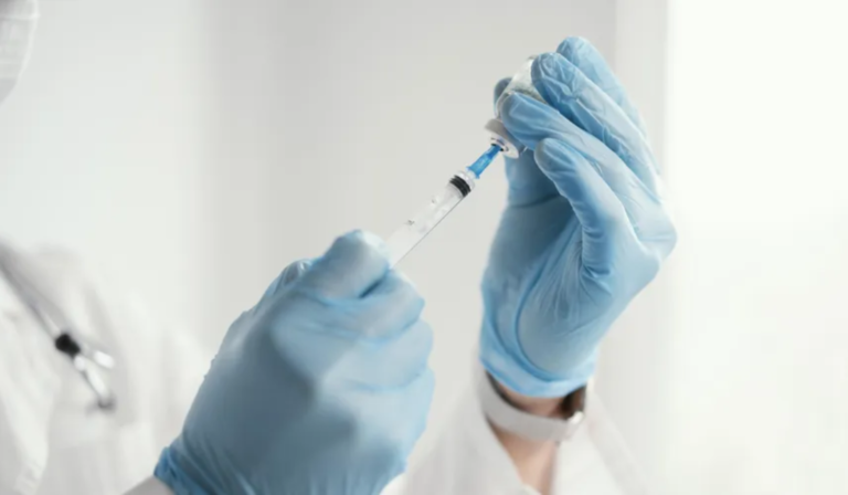 Vacina contra dengue: entenda a diferença entre Qdenga e imunizante do Butantan