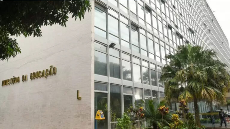 MEC oficializa reajuste de 3,6% no piso salarial de professores