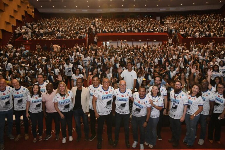 Prefeitura de Aracaju lança programa pioneiro para modernizar escolas da capital através da tecnologia