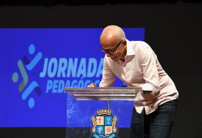 Prefeito de Aracaju abre Jornada Pedagógica 2024 e assina decreto que autoriza concurso público para professor