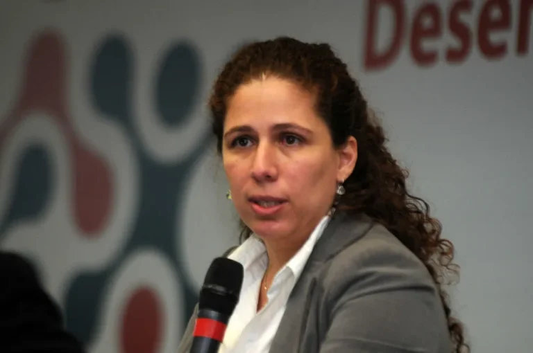 Concursos: governo federal prevê abrir 10 mil vagas até 2026