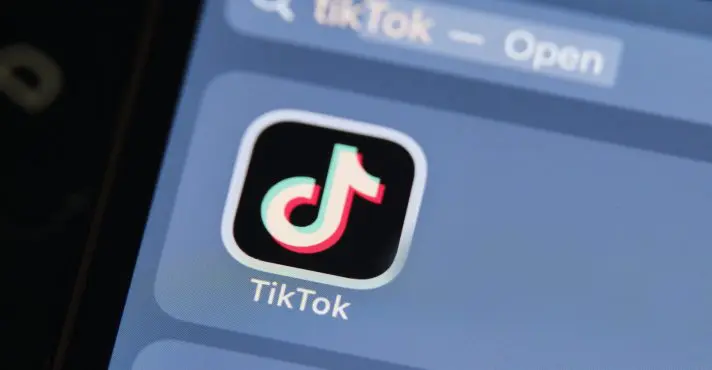 Câmara dos EUA aprova lei que bane TikTok, se rede chinesa não tiver comando norte-americano