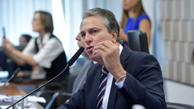 Universidades federais deflagram greve; ministro da Educação se manifesta