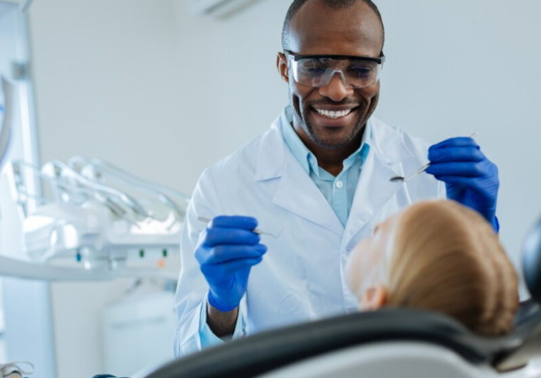 Dentista explica os riscos que a má saúde bucal traz ao organismo