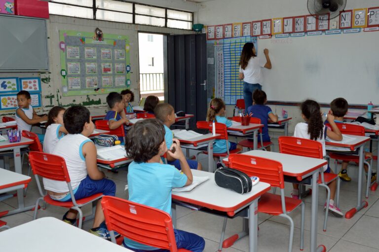 Índice de alfabetização infantil retomou patamar pré-pandemia, afirma Ministério da Educação