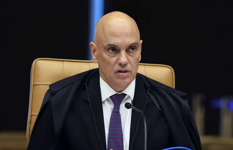 Decisão de Alexandre de Moraes sobre aborto viola autonomia do CFM e julgamento do STF, dizem juristas