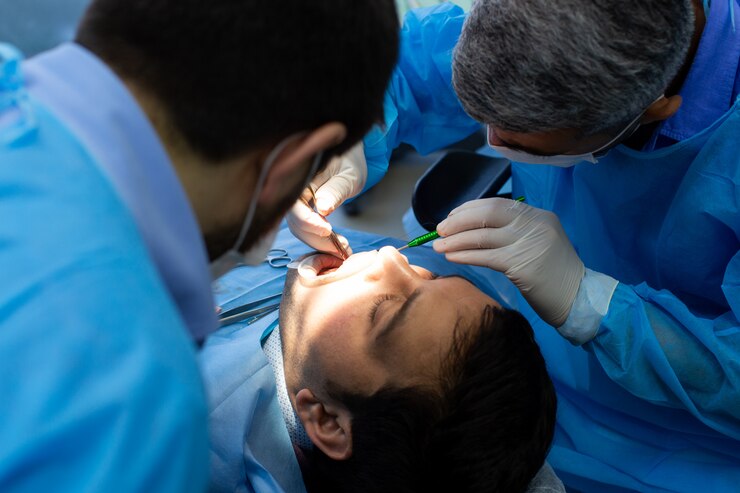 Entenda por que a cadeira do dentista se tornou uma das linhas de defesa contra doenças crônicas