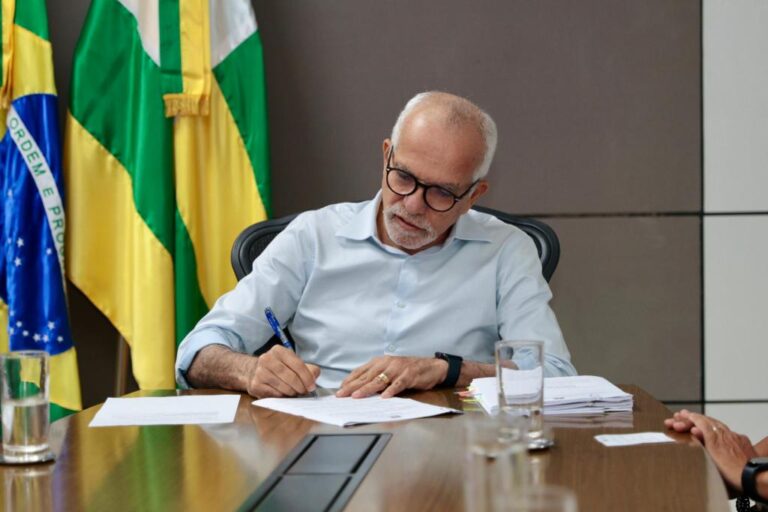 Prefeito Edvaldo Nogueira anuncia 425 vagas para concurso do magistério municipal de Aracaju