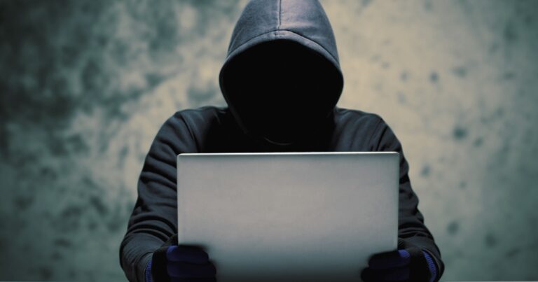 Brasil registra em média 147 casos diários de stalking, com seis notificações a cada hora