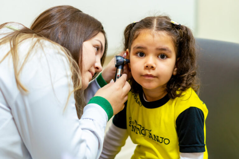 Análise auditiva deve estar na rotina anual de saúde das crianças