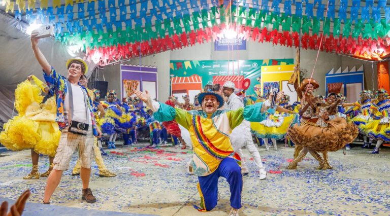 Quadrilhas juninas encantam público e fortalecem as tradições na Vila do Forró