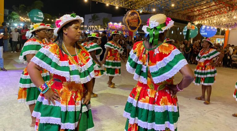Samba de Pareia da Mussuca contagia público na Vila do Forró